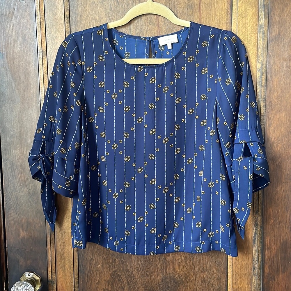 Lucky Brand Elbow Tie Tiered Sleeve Top Women’s Small SM Geometric Print Navy